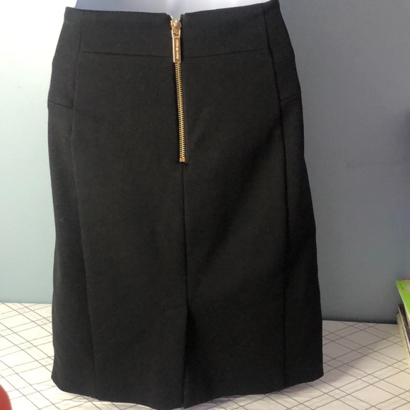 Michael Kors pencil skirt. - Picture 4 of 7